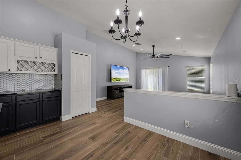 В аренду: $2,500 (4 спален, 2 ванн, 1948 Квадратных фут)