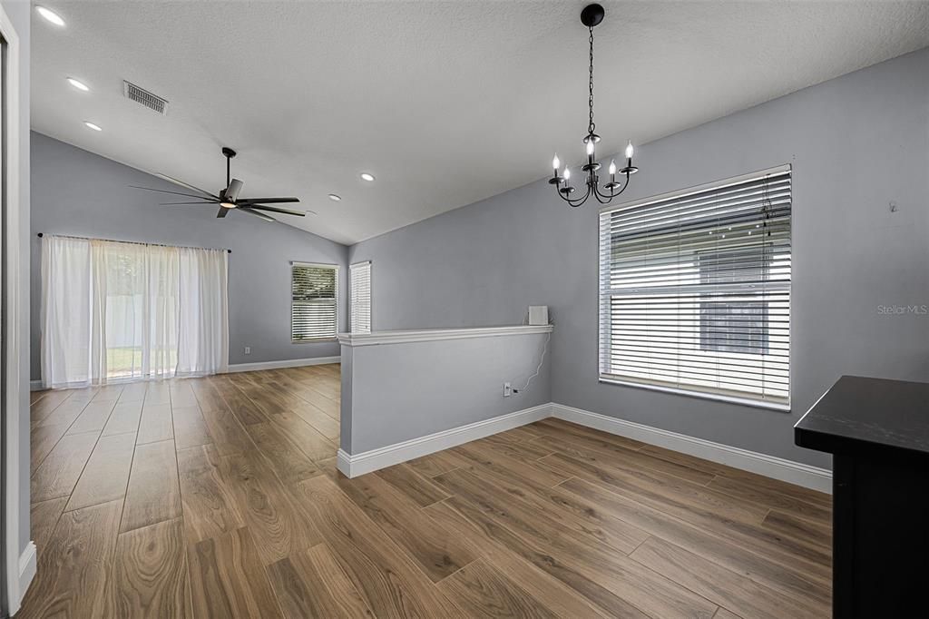 В аренду: $2,500 (4 спален, 2 ванн, 1948 Квадратных фут)