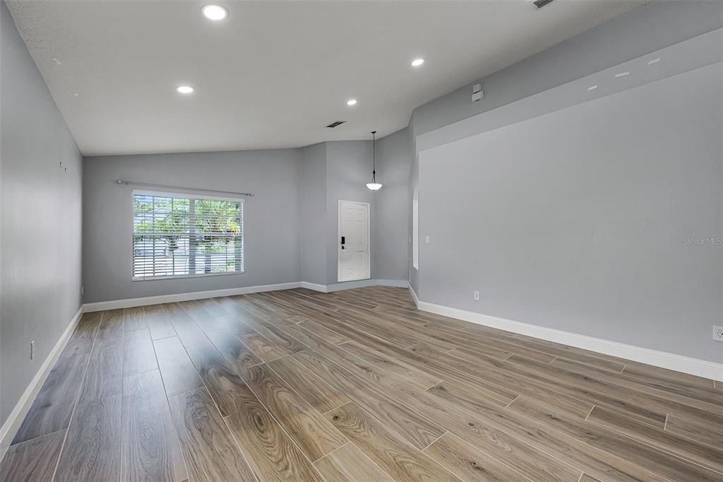 В аренду: $2,500 (4 спален, 2 ванн, 1948 Квадратных фут)