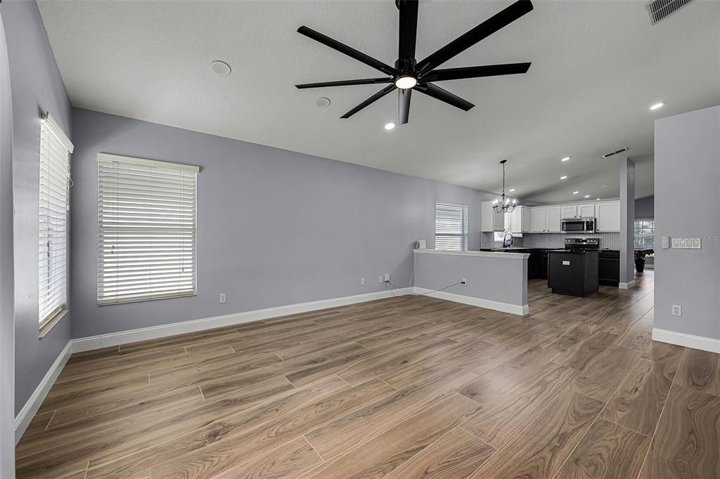 В аренду: $2,500 (4 спален, 2 ванн, 1948 Квадратных фут)