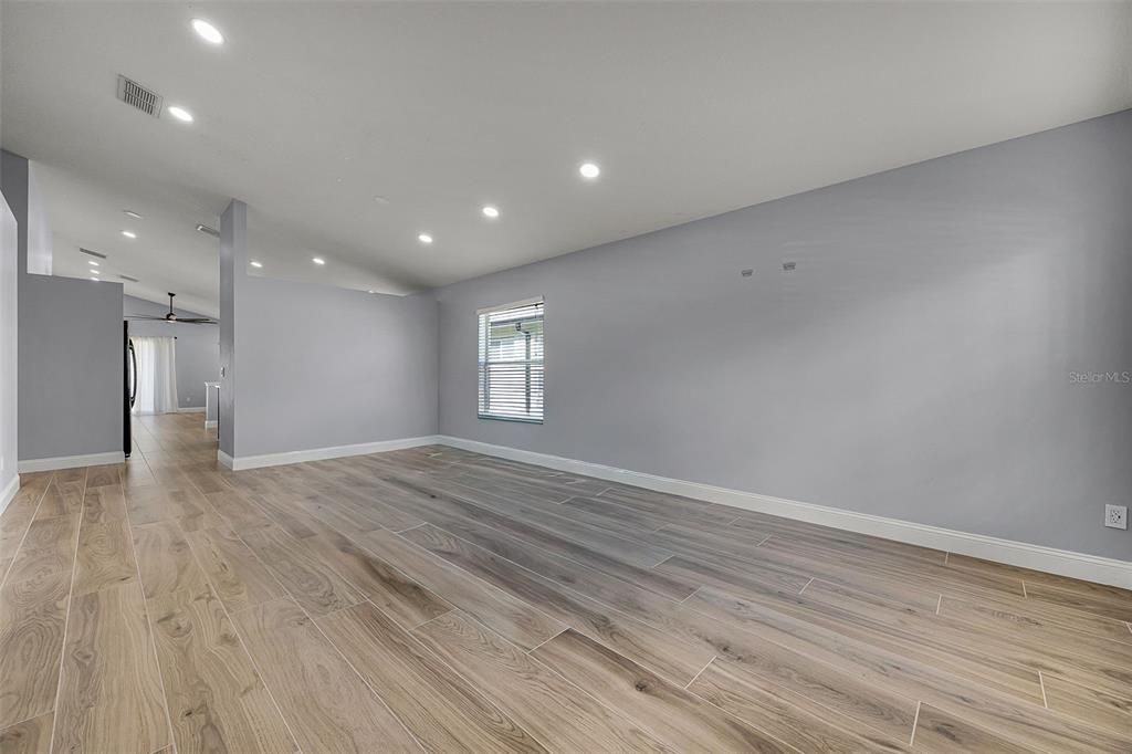 В аренду: $2,500 (4 спален, 2 ванн, 1948 Квадратных фут)