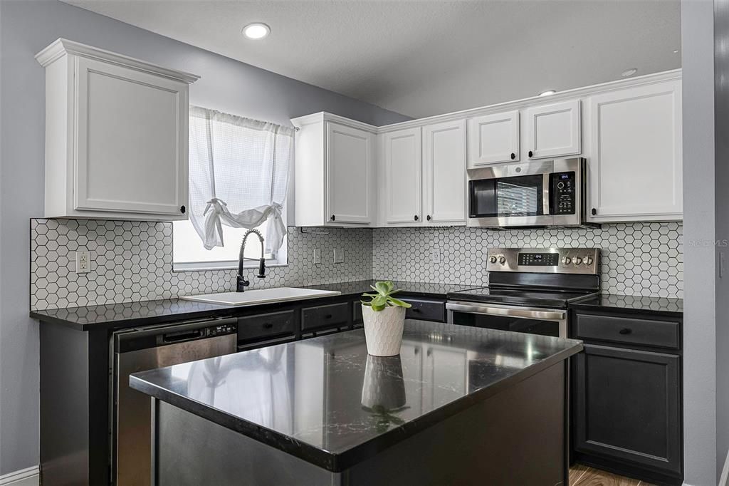 В аренду: $2,500 (4 спален, 2 ванн, 1948 Квадратных фут)