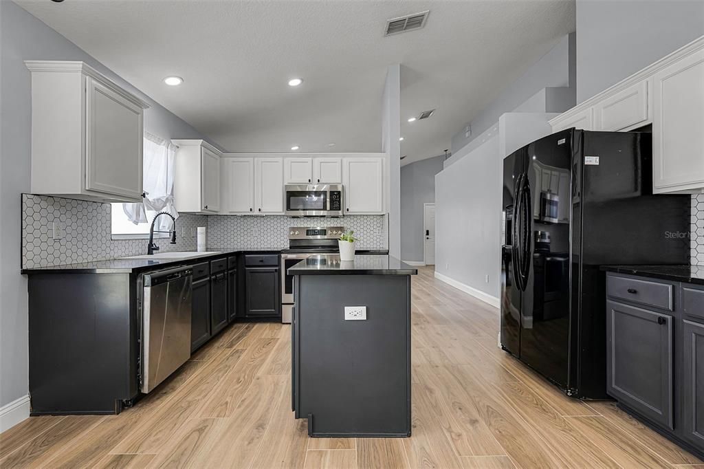 В аренду: $2,500 (4 спален, 2 ванн, 1948 Квадратных фут)