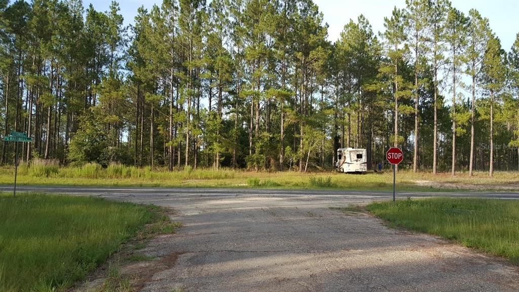 На продажу: $28,000 (0.23 acres)