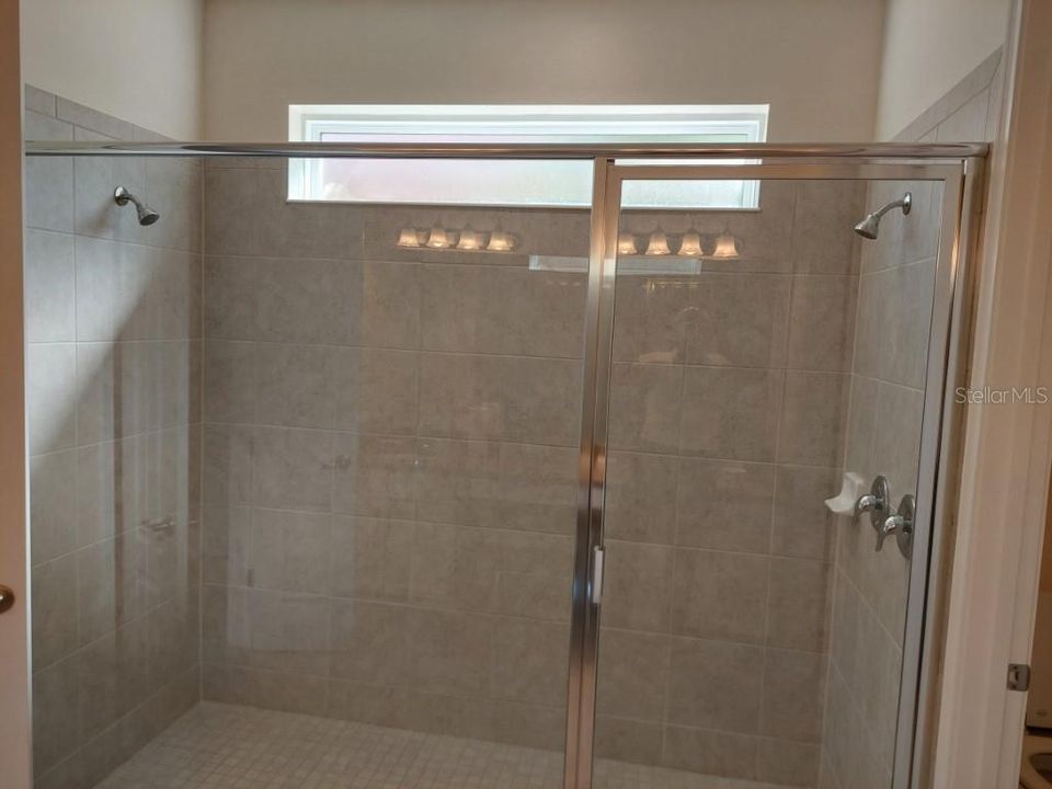 En Venta: $532,500 (5 camas, 4 baños, 2815 Pies cuadrados)