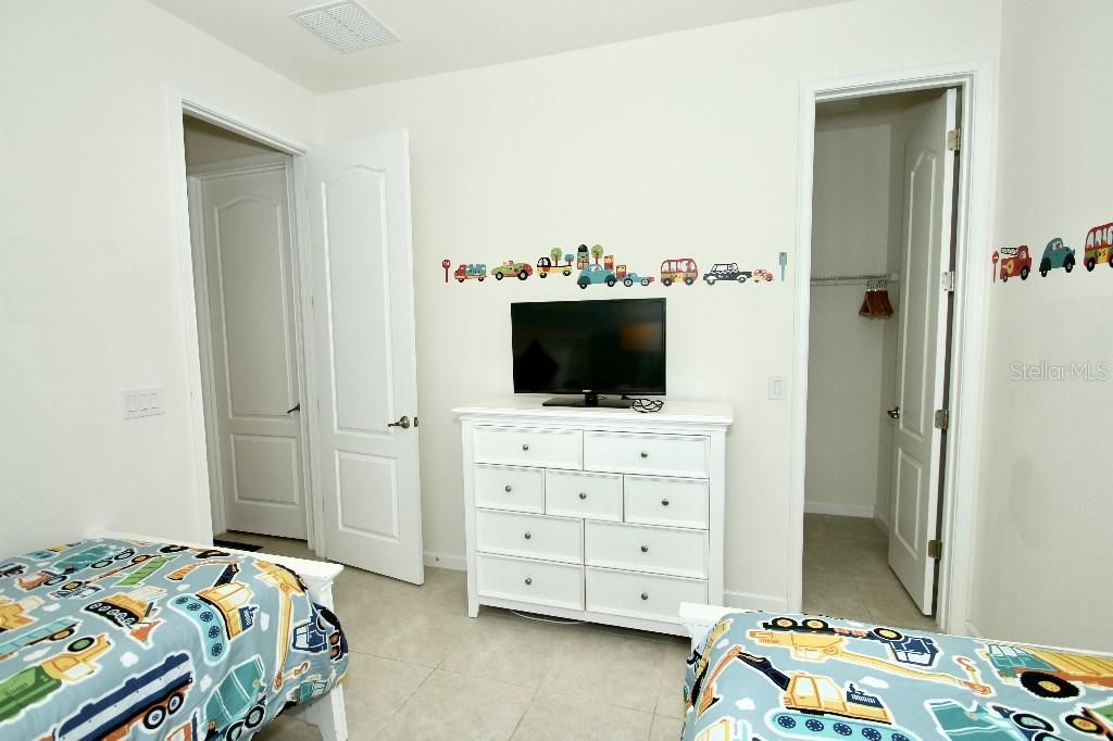 En Venta: $532,500 (5 camas, 4 baños, 2815 Pies cuadrados)