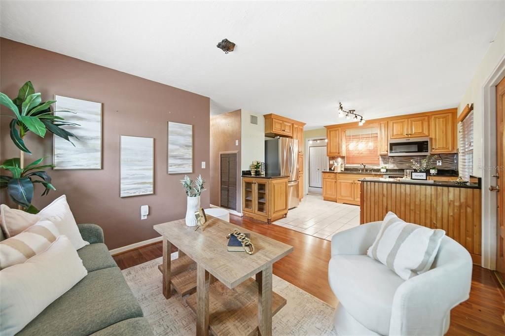 Под контрактом: $460,000 (5 спален, 3 ванн, 2135 Квадратных фут)