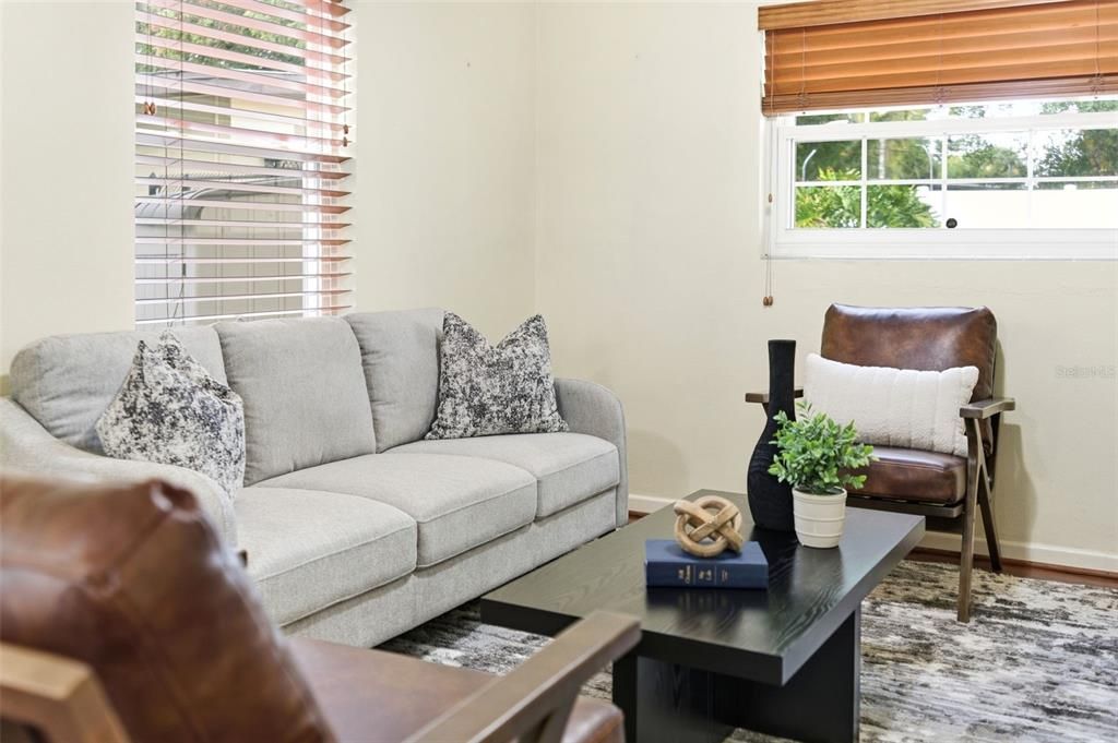 Под контрактом: $460,000 (5 спален, 3 ванн, 2135 Квадратных фут)