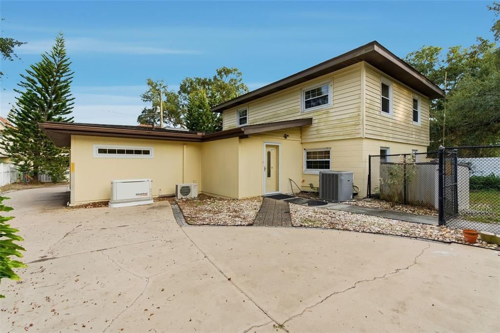 Под контрактом: $460,000 (5 спален, 3 ванн, 2135 Квадратных фут)