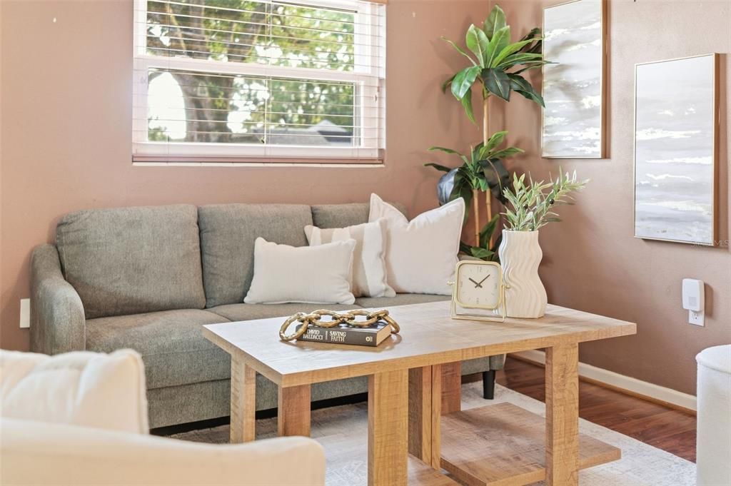 Под контрактом: $460,000 (5 спален, 3 ванн, 2135 Квадратных фут)