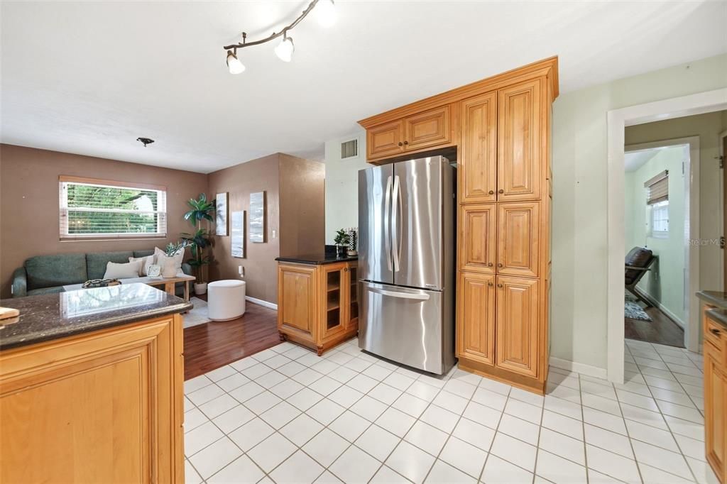 Под контрактом: $460,000 (5 спален, 3 ванн, 2135 Квадратных фут)