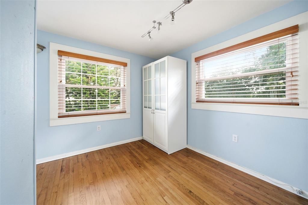 Под контрактом: $460,000 (5 спален, 3 ванн, 2135 Квадратных фут)