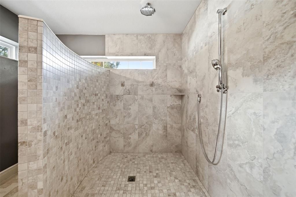 Под контрактом: $460,000 (5 спален, 3 ванн, 2135 Квадратных фут)