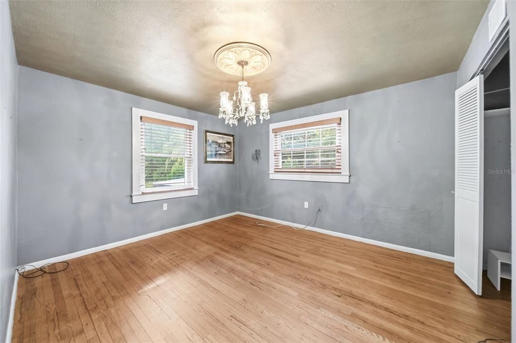 Под контрактом: $460,000 (5 спален, 3 ванн, 2135 Квадратных фут)