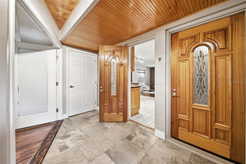 Под контрактом: $460,000 (5 спален, 3 ванн, 2135 Квадратных фут)