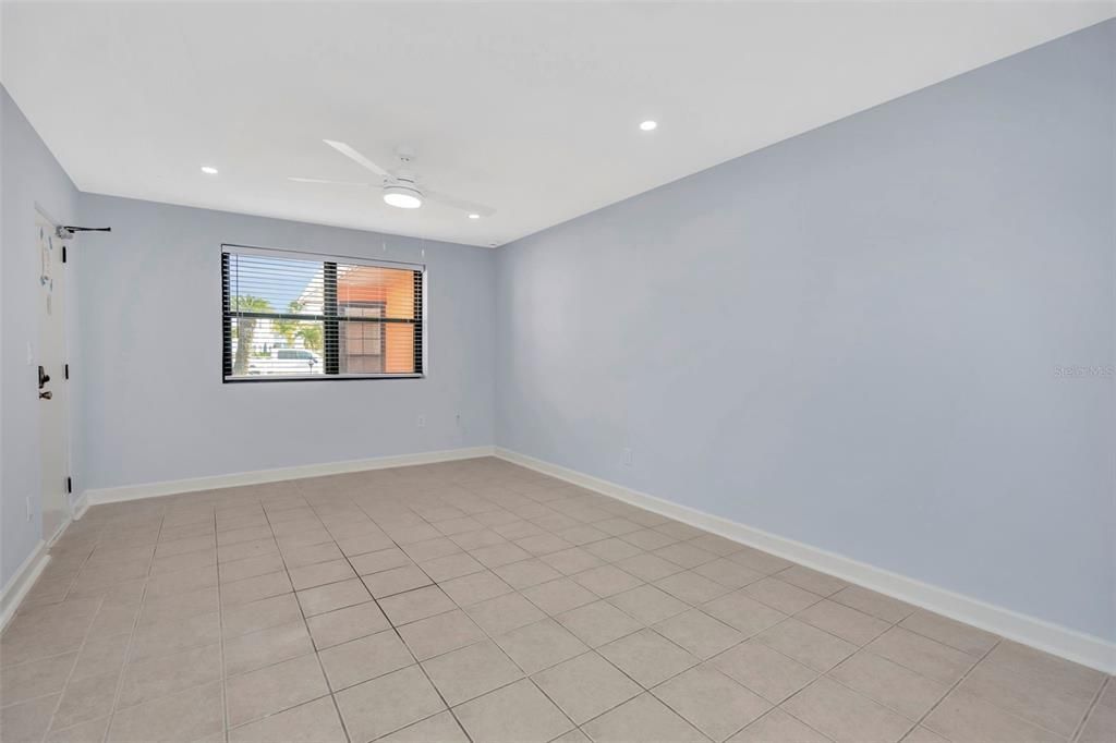 For Sale: $220,000 (0 beds, 1 baths, 310 Square Feet)