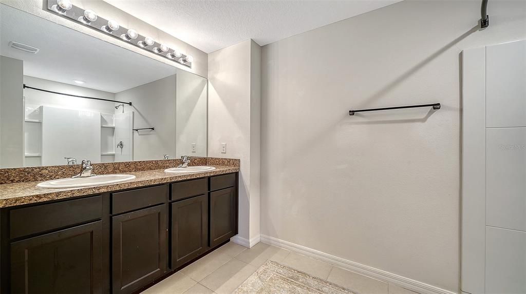 For Sale: $459,000 (5 beds, 3 baths, 2439 Square Feet)