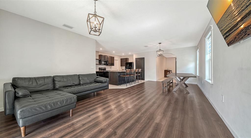 For Sale: $459,000 (5 beds, 3 baths, 2439 Square Feet)