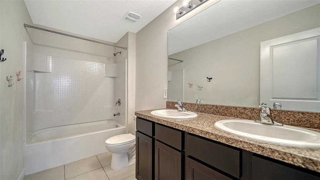 For Sale: $459,000 (5 beds, 3 baths, 2439 Square Feet)