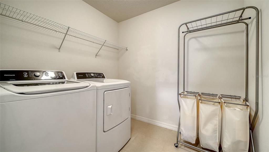 For Sale: $459,000 (5 beds, 3 baths, 2439 Square Feet)