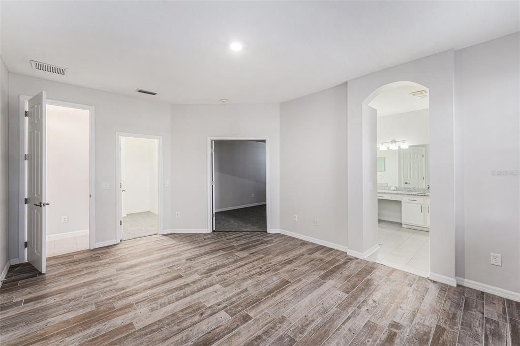 For Sale: $525,000 (3 beds, 2 baths, 1978 Square Feet)