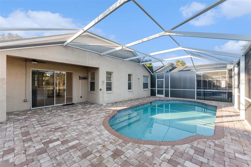 For Sale: $525,000 (3 beds, 2 baths, 1978 Square Feet)