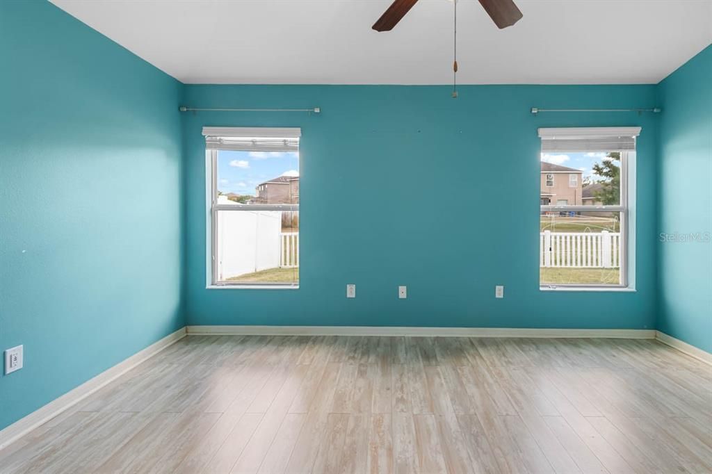 Active With Contract: $2,050 (3 beds, 2 baths, 1360 Square Feet)