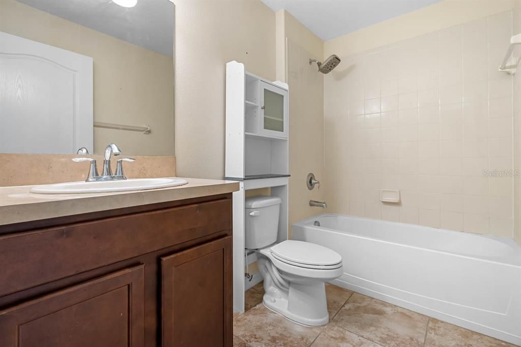 Active With Contract: $2,050 (3 beds, 2 baths, 1360 Square Feet)