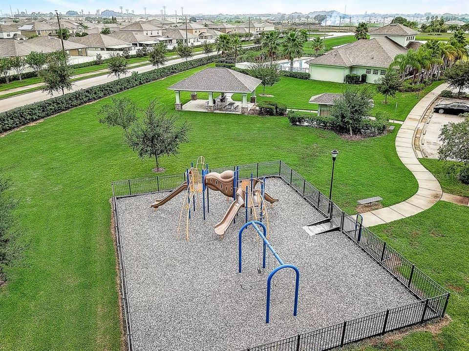 Active With Contract: $2,050 (3 beds, 2 baths, 1360 Square Feet)