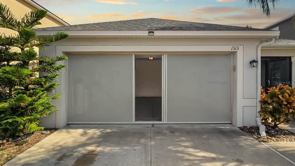 Active With Contract: $2,050 (3 beds, 2 baths, 1360 Square Feet)