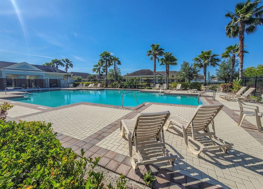 Active With Contract: $2,050 (3 beds, 2 baths, 1360 Square Feet)