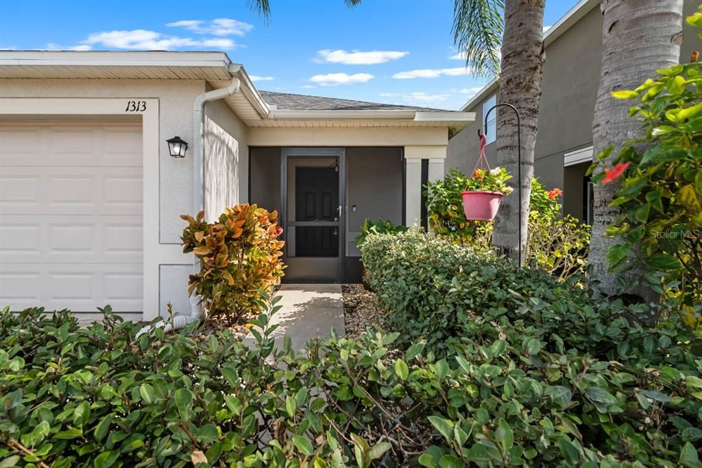 Active With Contract: $2,050 (3 beds, 2 baths, 1360 Square Feet)