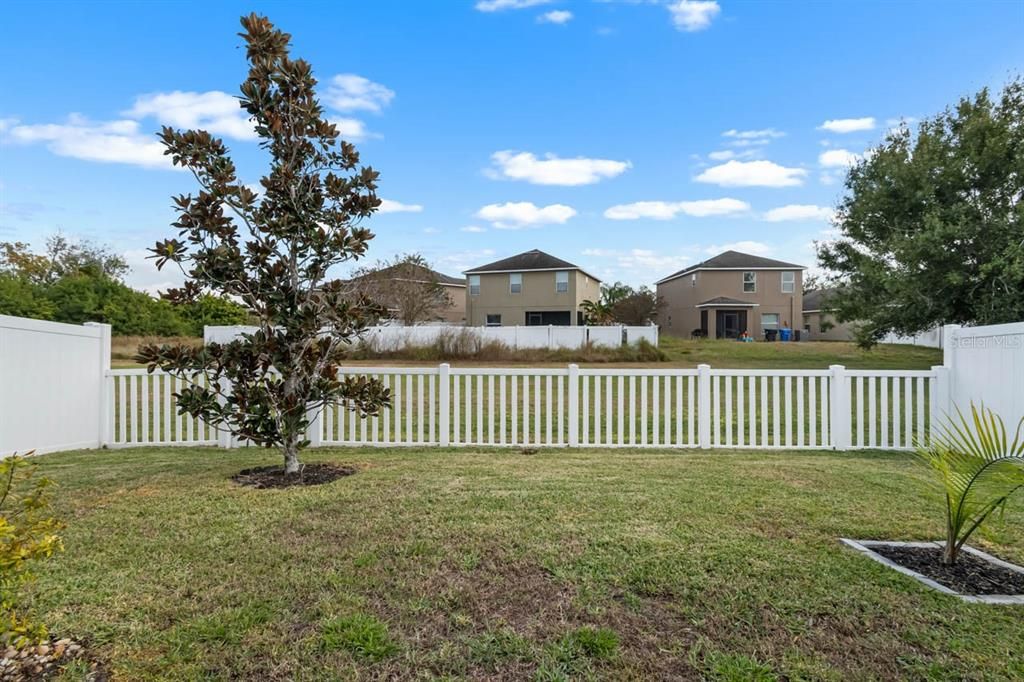 Active With Contract: $2,050 (3 beds, 2 baths, 1360 Square Feet)