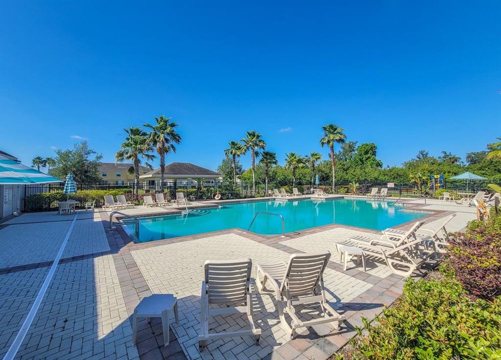 Active With Contract: $2,050 (3 beds, 2 baths, 1360 Square Feet)