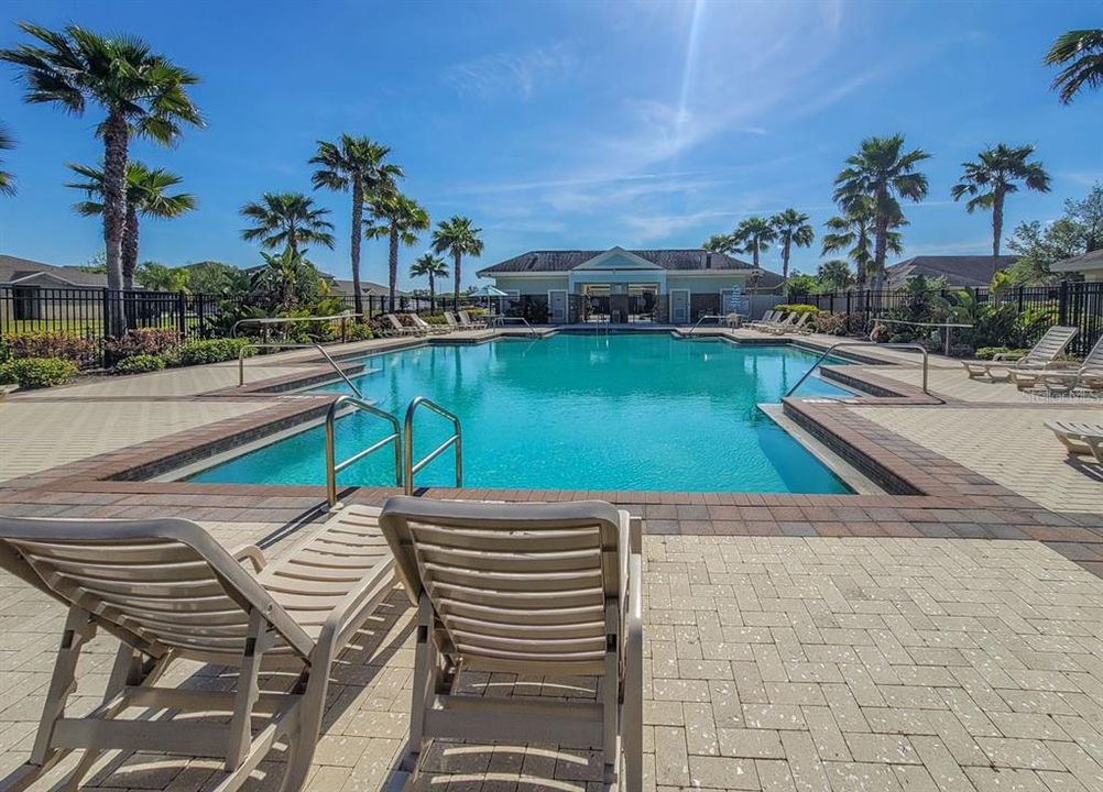 Active With Contract: $2,050 (3 beds, 2 baths, 1360 Square Feet)