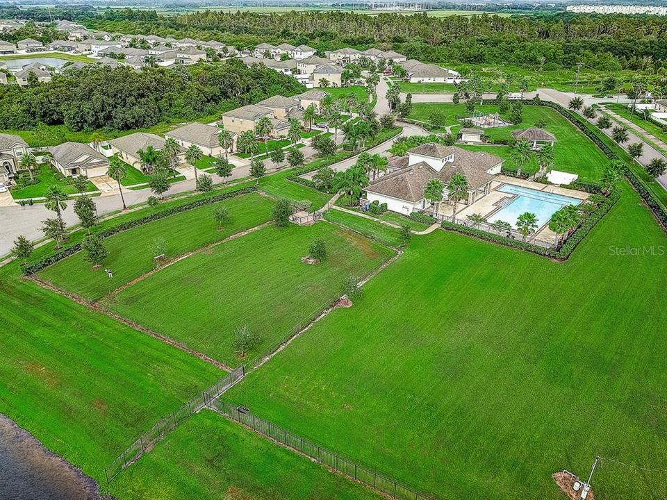 Active With Contract: $2,050 (3 beds, 2 baths, 1360 Square Feet)