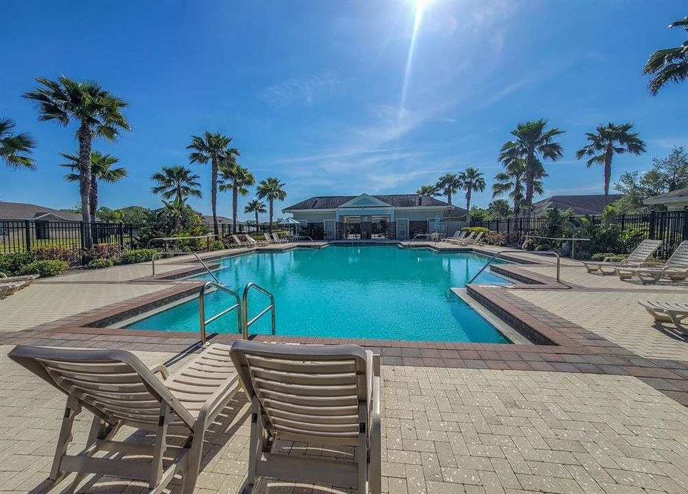 Active With Contract: $2,050 (3 beds, 2 baths, 1360 Square Feet)