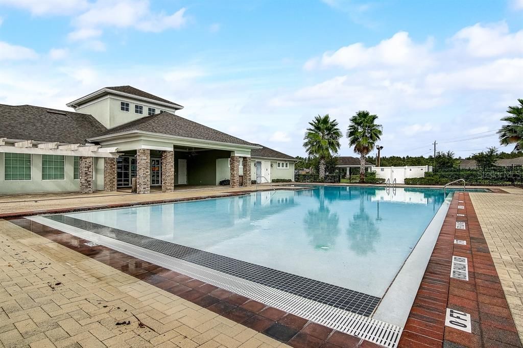 Active With Contract: $2,050 (3 beds, 2 baths, 1360 Square Feet)