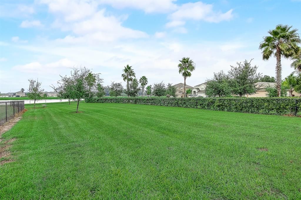 Active With Contract: $2,050 (3 beds, 2 baths, 1360 Square Feet)