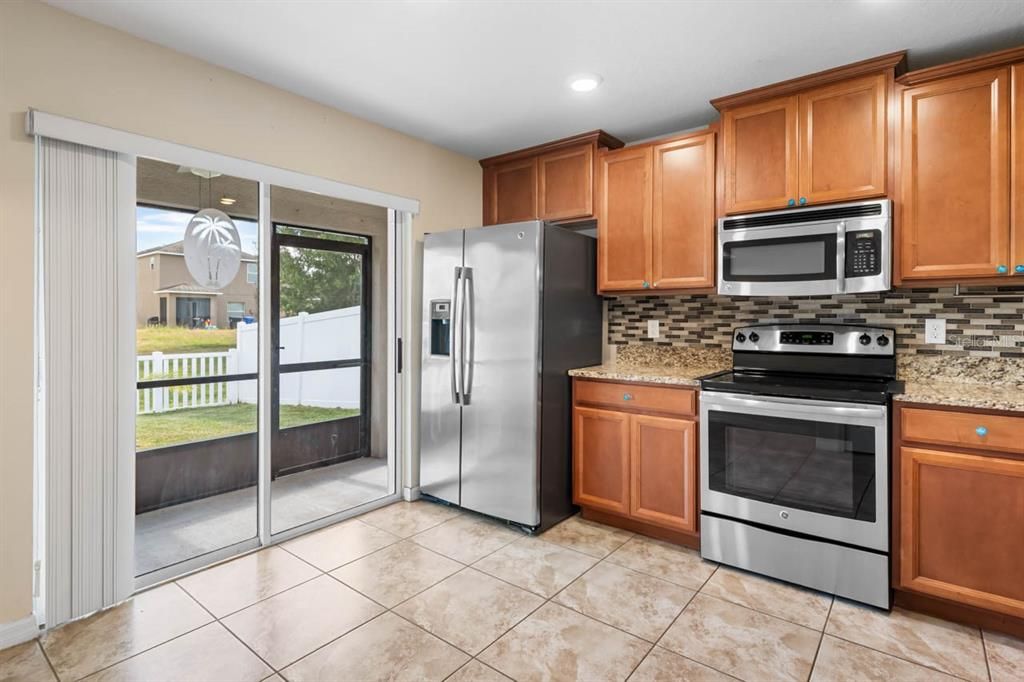 Active With Contract: $2,050 (3 beds, 2 baths, 1360 Square Feet)