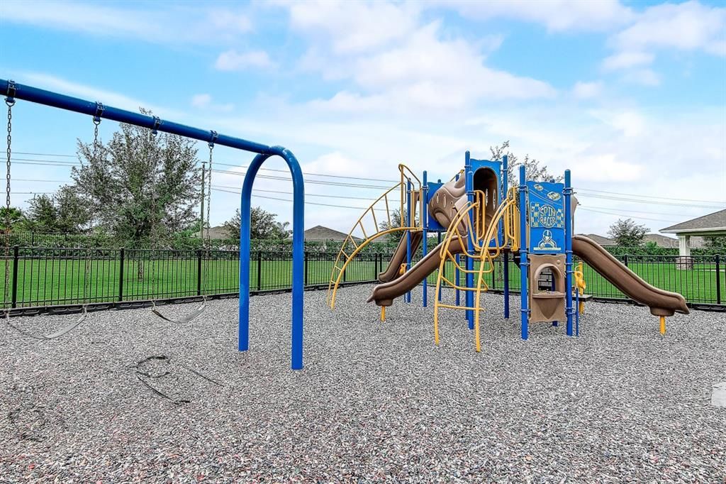 Active With Contract: $2,050 (3 beds, 2 baths, 1360 Square Feet)