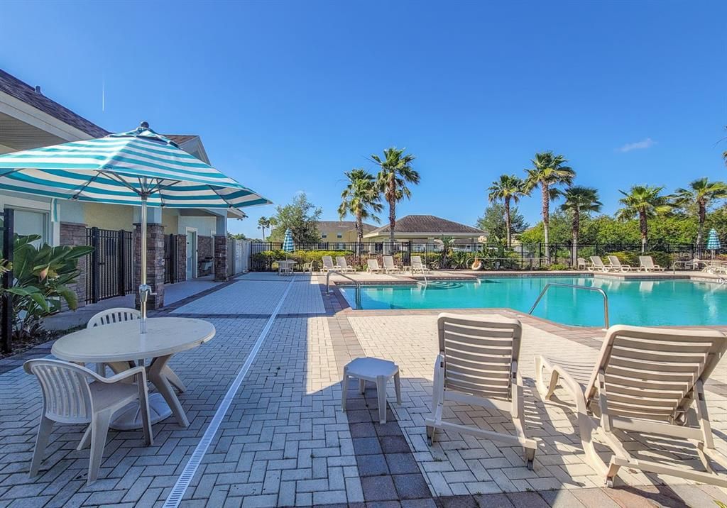 Active With Contract: $2,050 (3 beds, 2 baths, 1360 Square Feet)