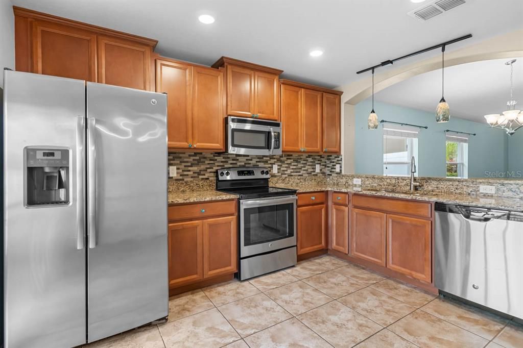 Active With Contract: $2,050 (3 beds, 2 baths, 1360 Square Feet)