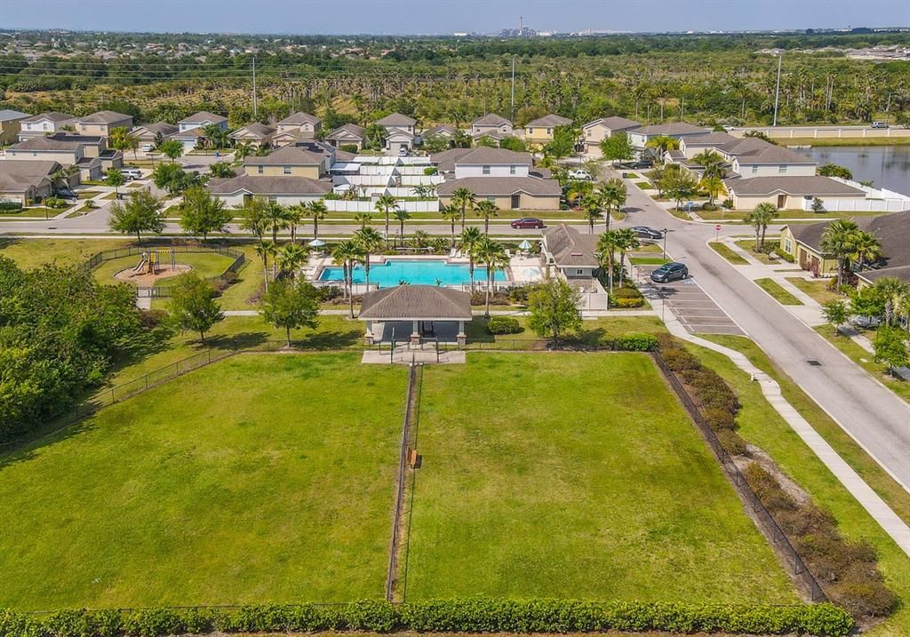 Active With Contract: $2,050 (3 beds, 2 baths, 1360 Square Feet)