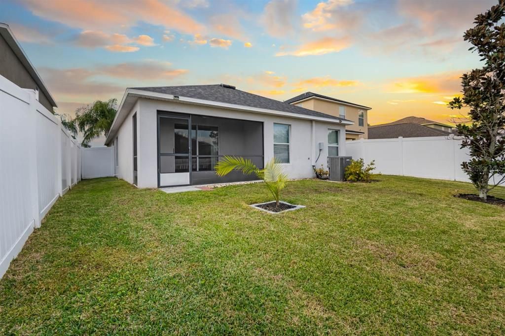 Active With Contract: $2,050 (3 beds, 2 baths, 1360 Square Feet)