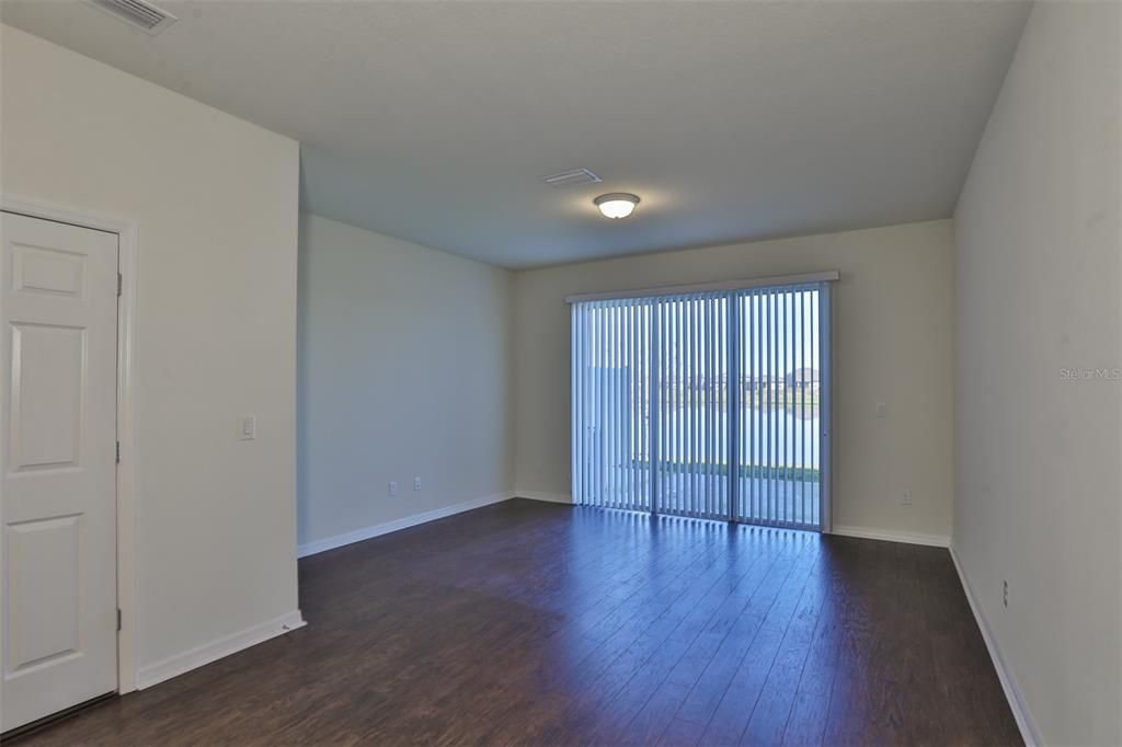 Activo con contrato: $2,000 (2 camas, 2 baños, 1480 Pies cuadrados)