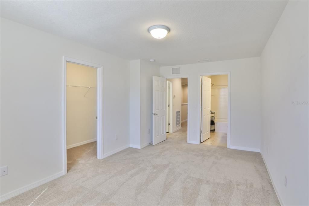 Activo con contrato: $2,000 (2 camas, 2 baños, 1480 Pies cuadrados)