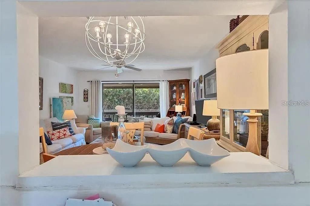 For Rent: $1,950 (1 beds, 1 baths, 800 Square Feet)