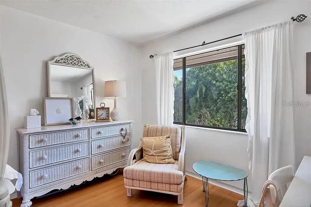 For Rent: $1,950 (1 beds, 1 baths, 800 Square Feet)