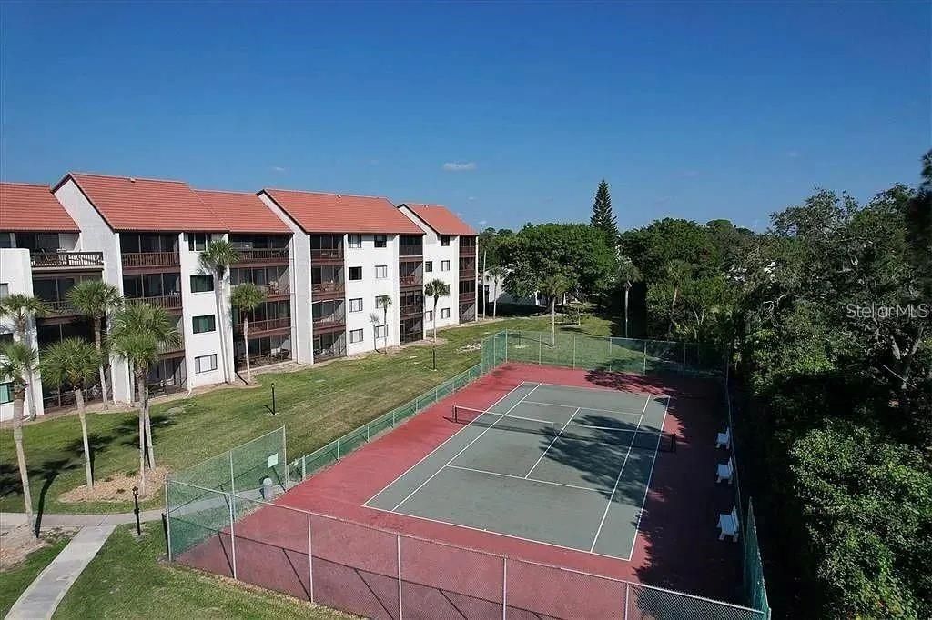 For Rent: $1,950 (1 beds, 1 baths, 800 Square Feet)